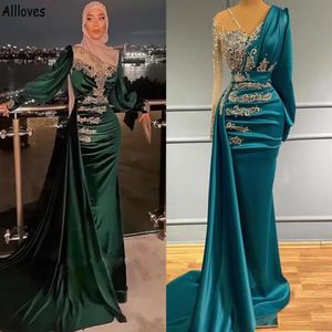 Kaftan Dubai Árabe Hijab Musulmán Vestidos de baile Satén verde oscuro Fruncido Diamantes de imitación Perlas Con cuentas Ocasión formal Vestidos de noche With239N