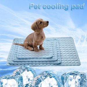 Chenils stylos 2021 été tapis de refroidissement couverture glace chien lit canapé Portable Tour Camping Yoga dormir pour chiens chats accessoires