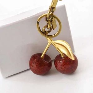 Llavero de cristal estilo cereza, bolso rojo para mujer, colgante para coche, accesorios de moda, decoración para bolso de fruta, fresa y manzana