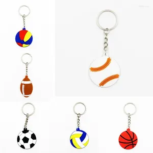 Keychains 100pcs PVC Gift en silicone Key Chain Basketball Football Baseball Beach Ball Ring Men Favor Sports Balls Pendant