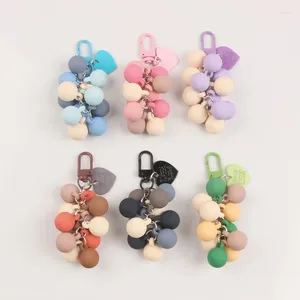 Porte-clés Creative Acrylique Perle Raisin Porte-clés Chaîne Femmes Sac À Main Charmes Pendentif Coeur Porte-clés Clé De Voiture Cadeau Pour Airpods Case Fille