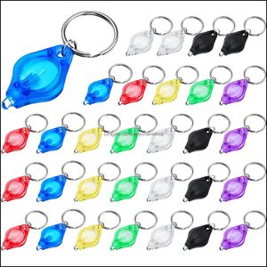 Porte-clés Accessoires de mode LED Porte-clés Lumière Mini lampe de poche Badge Lumières pour infirmières avec piles rondes Porte-clés Torche Faisceau blanc Shel