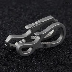 Keychains Multifonction Luxury Car Titanium Keychain Key Ring Tournevis Cécadeur de boucle pour homme Mâle Créativité Gift Wholesale