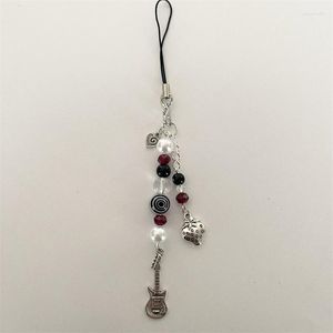 Porte-clés Strawberry Guitar Swirly Phone Charm Keychain Mobile Chain Handmade Black White Pearl Beaded Y2k