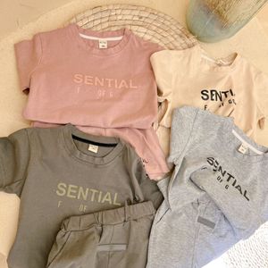 Conjuntos de ropa para niños Diseñador esencial Traje de manga corta Chándales Ess Boys Camisetas Pantalones cortos Niñas Niños pequeños Camisetas para niños Pantalones Bebé Infantes Niños Trajes casuales