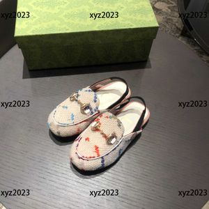 Sandalias para niños Zapatillas para niñas Zapatos para niños Precio de costo de verano Caja de embalaje Diseño trenzado Tamaño para niños 24-35