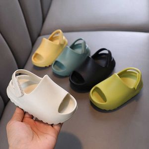 Zapatillas para niños Diseñador Niños pequeños Croc Sandalias Agujero Zapatilla Zuecos Niños Niñas Zapatos de playa Bebés Bebé Casual Jóvenes Niños Diapositivas Zapatos de jardín ligeros