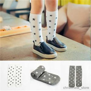 Chaussettes pour enfants Chaussettes pour bébé Nouveau-né Fille Longue Chaussette Infant Garçon Chaud Enfant En Bas Âge Pas Cher Créateur De Mode De Noël Coton Mignon Dessin Animé Animaux Chaussettes