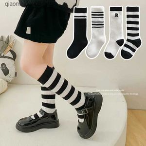 Chaussettes pour enfants Nouveaux chaussettes hautes en noir et blanc en noir
