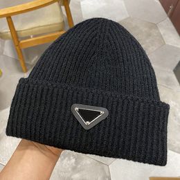 Chapeau tricoté Designer Beanie Cap Hommes Automne Hiver Caps Luxe Skull Caps Casual Ajusté 15 couleurs