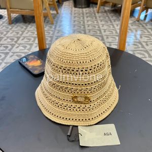 Seau de créateur de chapeau creux en tricot pour les femmes la paille à la mode capuchon tissé du soleil d'été