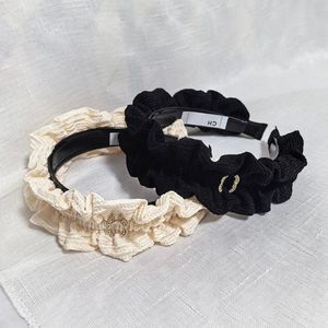 Lettre coréenne noir bandeau plissé princesse style mode pince à cheveux femmes cadeaux de famille chapeaux de haute qualité noir blanc bandeaux de créateurs de luxe