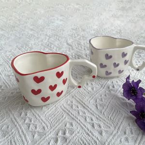 Taza de café de estilo coreano Taza linda Forma de corazón creativa Tazas de leche de porcelana Regalo de cerámica al por mayor 240308