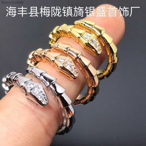 Kt6o Anillos de banda de joyería de lujo Fengxin en forma de abierto Baojia Snake Bone Mujeres de moda y estilo de diosa Anillo incoloro SQVV