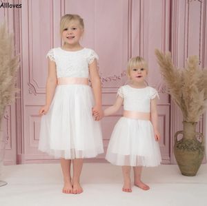 Lace White Flower Girl Wedding Party Robes Girls Crew Necy Tea Tea Longueur Maxi Robe avec Sash Kid