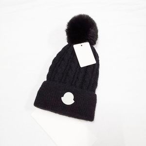 Dames cadeau seau hommes casquette nouveaux chapeaux de créateur bonnet mode femmes chaud hiver bonnet grande fausse fourrure Pom Poms Bobble H s
