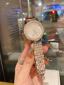 Mesdames Luxury Band Diamond Watch Strap en acier inoxydable Fashion Classic Wrist Wrists for Ladies Girl Gift
