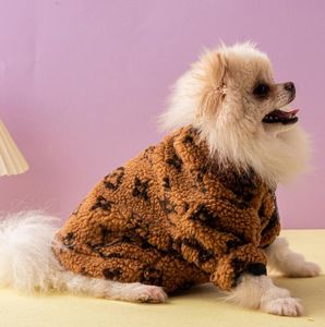 Hundebekleidung aus Lammwolle, Marken-Hundebekleidung, Winter-Hundepelzmantel mit klassischem Schriftzugmuster, warme Welpenweste mit Reißverschluss, luxuriöse Fleecejacke für kaltes Wetter, Braun