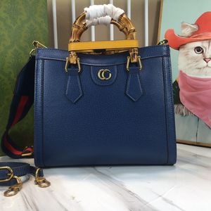 Bolso de diseñador de bambú de gran capacidad Bolso de compras para mujer Bolsos cruzados de dama Cuero de vaca Hardware de cuero genuino Carta Dos correas de hombro desmontables