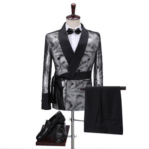 Últimos diseños de pantalones de abrigo 2020 chaqueta de fumar de plata brillante delgada vestido de esmoquin italiano trajes de hombre de doble botonadura para el novio de la boda