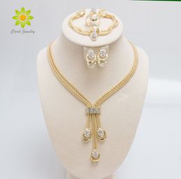 Nouveauté mode plaqué or perles collier collier boucles d'oreilles Bracelet bagues fines ensembles Costume de fête pour les femmes