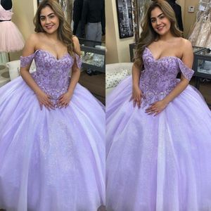 Lavande plus charmante taille de bal robe quinceanera robes appliqués perles de cour d'épaule