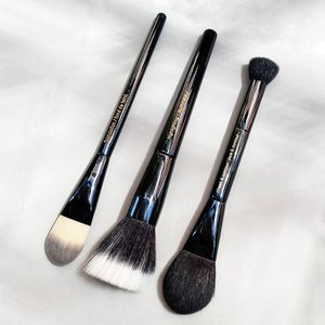 LC Makeup Brushes Highlighting / Illuminateur #3 Foundation #2 CheekContour #25 Cosméticos de belleza de alta calidad Juego de brochas de 3 piezas