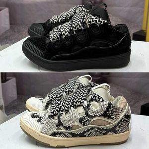 ZAPATILLAS DE CUERO CURB Diseñador de los años 90 Zapatos deportivos de piel de becerro de gamuza para hombre Doble encerado y tejido en espiga Lugares Punta redonda Ojal de metal Pareja Zapatos casuales