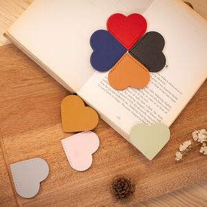 Marcador de corazón Marcadores de libros de página de esquina de cuero para mujeres, niños, accesorios de libros para amantes de la lectura, lindo regalo de lectura de libros hecho a mano para amantes de los libros 1221036