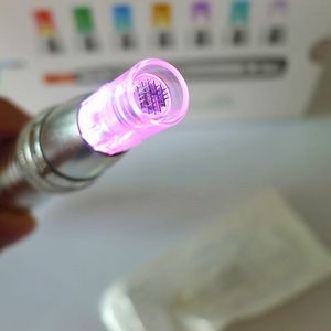 LED derma stylo micro aiguille thérapie 7 couleurs lumière LED blanchiment de la peau 12 broches cartouche d'aiguille en acier inoxydable dermapen