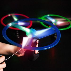 LED Flash Flying Rotando Ovnis Toys Handheld Pull L￭nea de c￭rculo Ligera Ni￱os Disco Disco Saucer Fly Flisbee juguete con l￡mpara de pelo