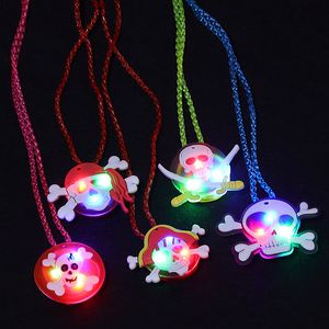 Collier clignotant LED, pendentifs, broche, bracelet pour enfants, bijoux lumineux, cadeaux, jouets, fournitures de fête scintillantes d'halloween