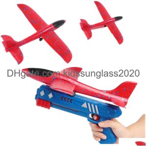 Led Flying Toys Mise à niveau de l'avion 17,5 Grand avion en mousse à lancer 2 Mode de vol Planeur Jouet pour enfants Cadeaux 3 4 5 6 7 ans Boy Outdo Dhdxa