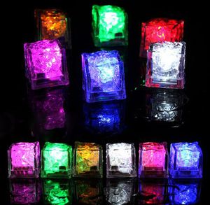 Gadget LED Aoto Colors Mini Romántico Luminoso Cubo de hielo artificial Luz de flash para la decoración de la barra de la fiesta de Navidad de la boda