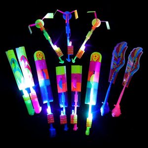 Gants LED 5 pièces, jouet léger incroyable, fusée, hélicoptère, jouets volants, cadeau amusant, catapulte à bande de caoutchouc, vente en gros, 231207