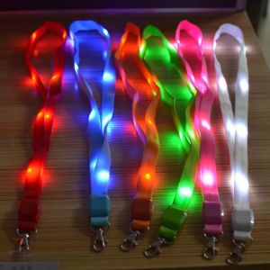 LED Light Up Flashing Lanyard Keychain Holder Keyring Neck Straps Band Collier pour cartes d'identité Badges Business ID Keys Étudiants Offi1210863