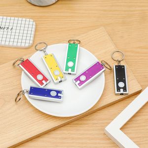 LED fête jouets porte-clés boîte lumineuse type porte-clés anneau publicité cadeaux créatifs promotionnels petite lampe de poche porte-clés 5.9*2.4 cm