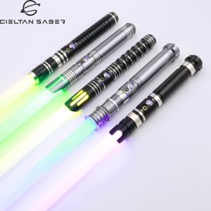 LED Swords Guns CIELTAN RGB Lightsaber 12 couleurs 10 polices sonores Poignée en métal Force de duel lourde FX FOC Fonction Épée laser 230918