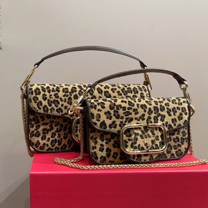 Bolso Baguette De Leopardo Bolso De Cadena Para Mujer Bolso De Diseñador Bolso Con Asa Superior Bolso De Hombro Bandolera Mini Bolso Bolso De Embrague Cuero De Felpa Hardware Magnético Hebilla De Solapa