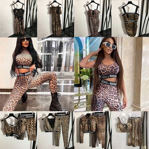 Vestidos con estampado de leopardo Camisetas Faldas Conjuntos para mujeres Diseñador Carta Correas Yoga Leggings Trajes deportivos Charm Ladies Sling Dress Fiesta Boda