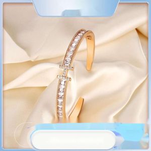 Bracelet en cristal avec lettre H pour femmes, sensation Premium, petit Design, à la mode, nouveau cadeau 2023