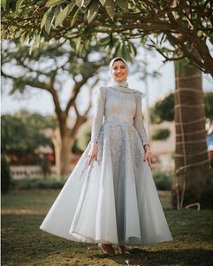 Vestidos de noche de encaje con cuentas de color gris claro A-Line Apliques de cuello alto Hasta el tobillo Hijab Vestido formal Mangas largas Vestidos de fiesta musulmanes