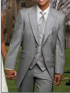 Light Gray Long Groom Tuxedos Peak Lapel Padrinos de boda para hombre Excelente hombre Chaqueta Blazer Traje de 3 piezas (Chaqueta + Pantalones + Chaleco + Corbata) 1683