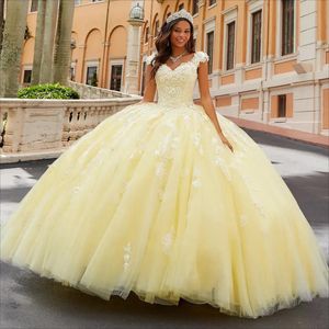 Vestido de fiesta de encaje con cuentas de color amarillo claro Vestidos de quinceañera Escote en V con apliques Vestidos de fiesta Tren de barrido de tul con lentejuelas Dulce 15 Vestido de mascarada 322