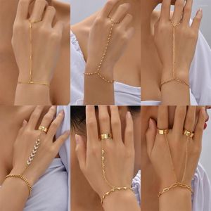 Pulseras de eslabones Cadena de cuentas chapada en oro de cobre creativa Brazalete de anillo de dedo conectado para mujeres Arnés de mano vinculado Regalo de joyería de moda