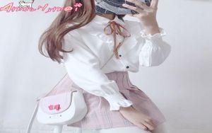 Lolita Shirt 2020 Spring Women Blouse Mori Girl Peter Pan Collar Bowknot Ruffles à manches longues Shirt White School Uniforme T7144217