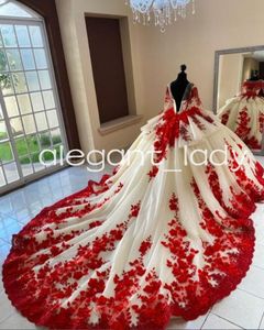 Manches longues princesse Quinceanera robe 3D Floral Peplum Chaple Train Corset doux 16 robes de 15 quinceanera morados bal