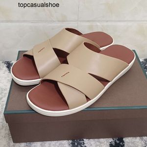 Loro Piano Sandalias para hombre Clásicos Diseñadores estrechos Banda Zapatos de diseñador de cuero genuino Tacones planos Zapatillas para hombre 39-46 y cómoda Sandalia deportiva informal