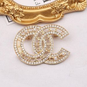 20Style Famous Design Marque Luxurys Desinger Brooch Women Femme Righestone Perle Lettre Broèses Success Pin Fashion Bijoux Vêtements Décoration ACCESSOIRES