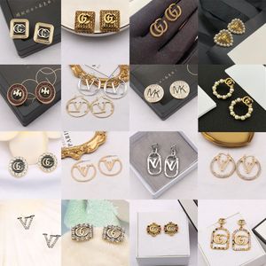 Lots Style Aléatoire Envoyer Designers Lettres Stud Femmes Marque De Luxe Boucle D'oreille Cristal Strass Perle 18K Plaqué Or 925 Argent Fête De Mariage Jewerlry